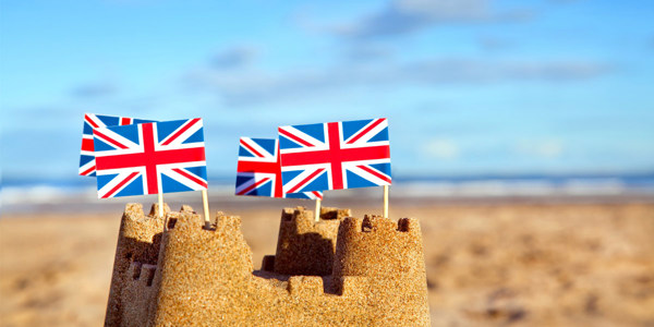 sandcastles-on-the-beach-union-jack-flags